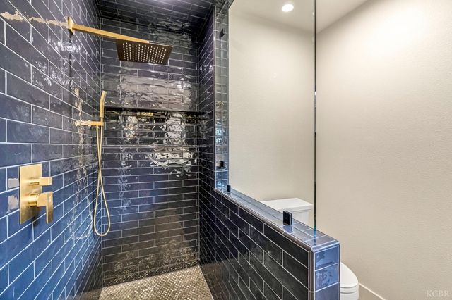 300 W Adrian Way, Hanford, CA 93230