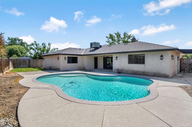300 W Adrian Way, Hanford, CA 93230