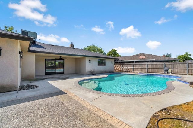 300 W Adrian Way, Hanford, CA 93230