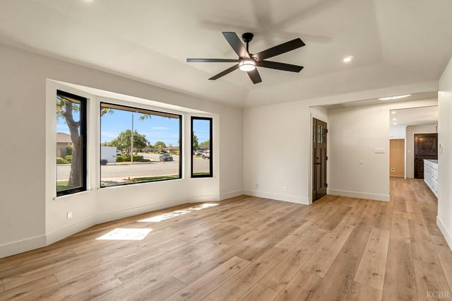 300 W Adrian Way, Hanford, CA 93230