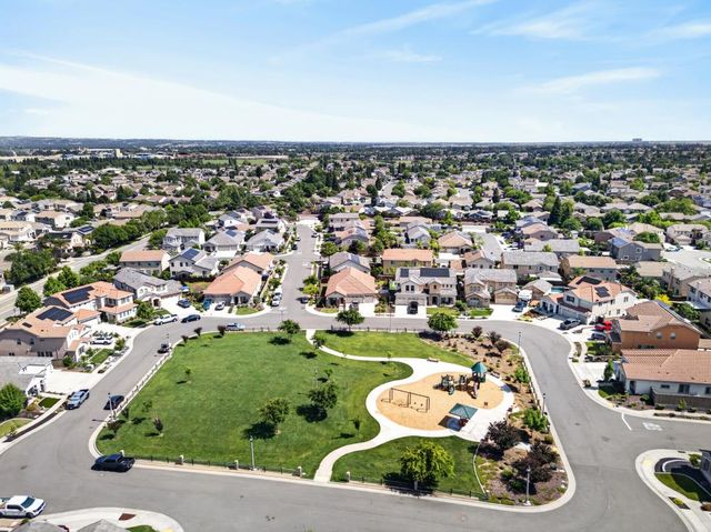 2732 Le Bourget Ln, Lincoln, CA 95648