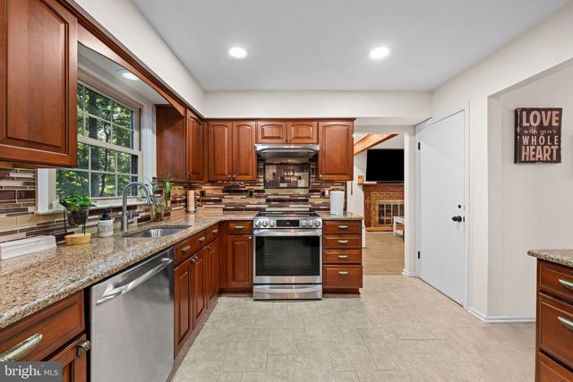 11858 ANTIETAM RD, Woodbridge, VA 22192