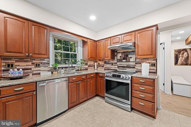 11858 ANTIETAM RD, Woodbridge, VA 22192