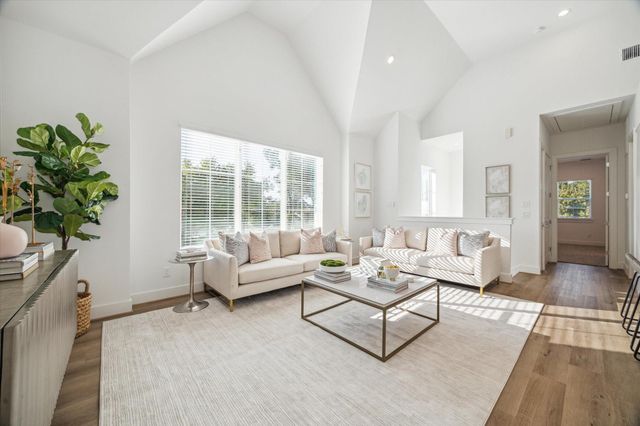 845 Elkhart Street B, Houston, TX 77091