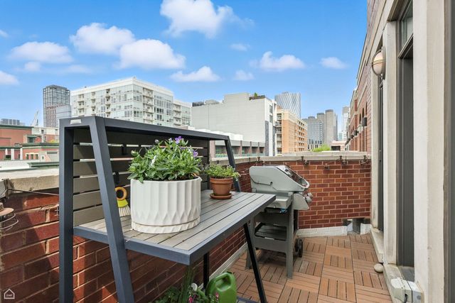 1031 W Monroe Street 4, Chicago, IL 60607