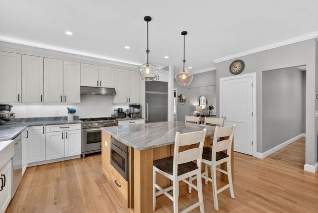 21 Walnut Hill Drive, Hooksett, NH 03106