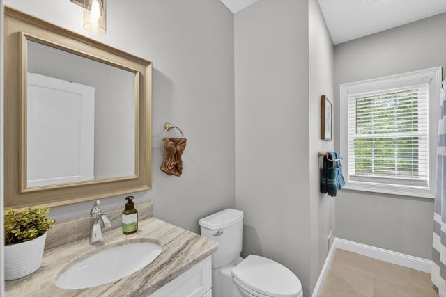 21 Walnut Hill Drive, Hooksett, NH 03106