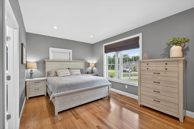 21 Walnut Hill Drive, Hooksett, NH 03106
