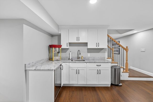 21 Walnut Hill Drive, Hooksett, NH 03106