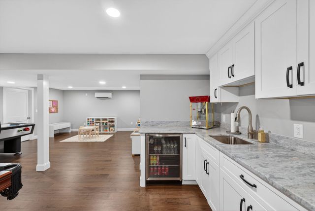 21 Walnut Hill Drive, Hooksett, NH 03106