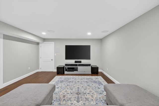 21 Walnut Hill Drive, Hooksett, NH 03106