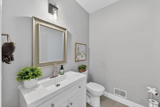 21 Walnut Hill Drive, Hooksett, NH 03106