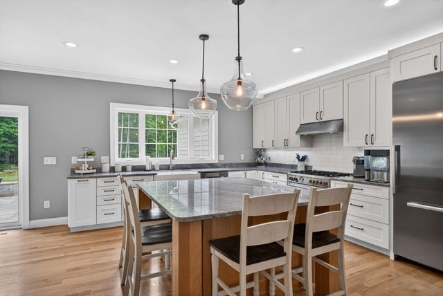 21 Walnut Hill Drive, Hooksett, NH 03106