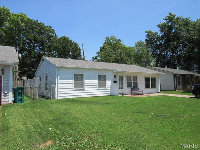1123 Saint Benedict Drive, East St Louis, IL 62206