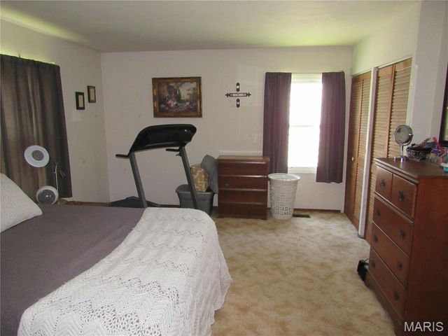 1123 Saint Benedict Drive, East St Louis, IL 62206