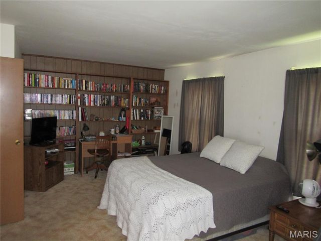 1123 Saint Benedict Drive, East St Louis, IL 62206