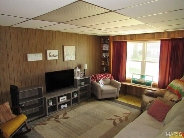 1123 Saint Benedict Drive, East St Louis, IL 62206