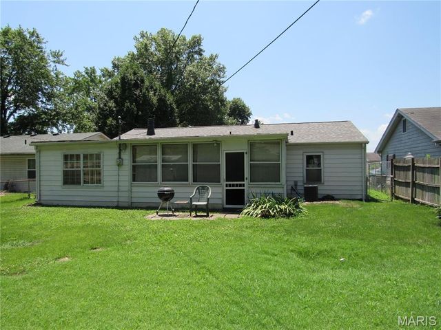1123 Saint Benedict Drive, East St Louis, IL 62206
