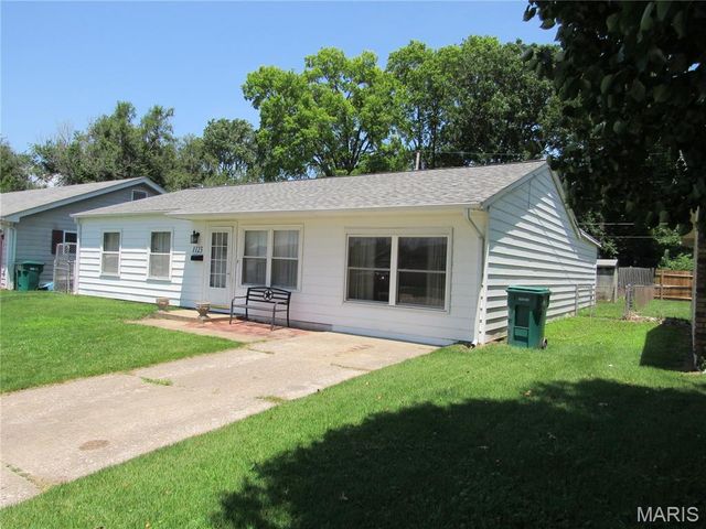 1123 Saint Benedict Drive, East St Louis, IL 62206