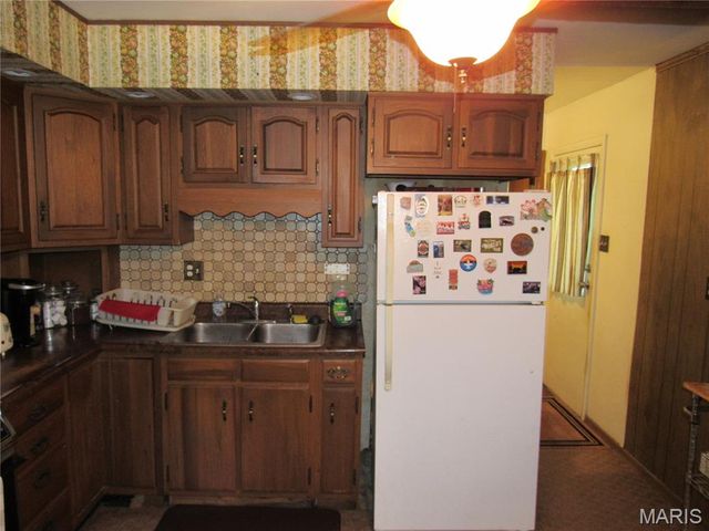 1123 Saint Benedict Drive, East St Louis, IL 62206