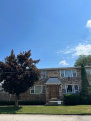 7601 Banks Street 2E, Justice, IL 60458