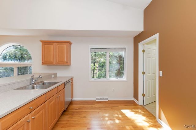 42 Nursery Lane, Syracuse, NY 13210