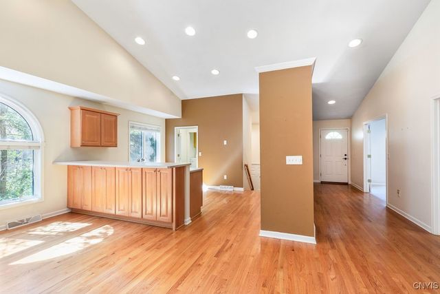 42 Nursery Lane, Syracuse, NY 13210