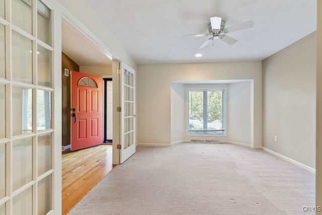 42 Nursery Lane, Syracuse, NY 13210