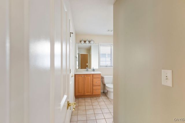 42 Nursery Lane, Syracuse, NY 13210