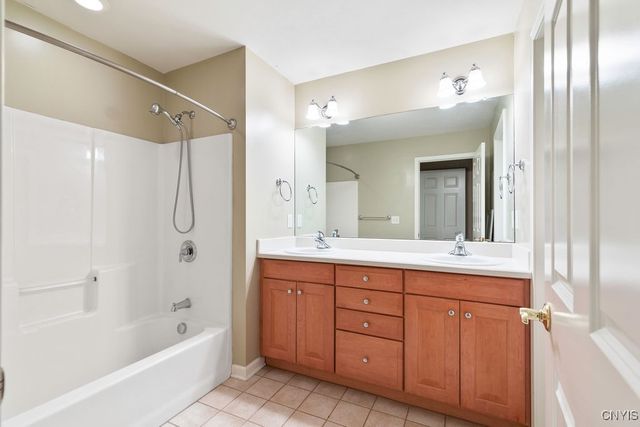 42 Nursery Lane, Syracuse, NY 13210