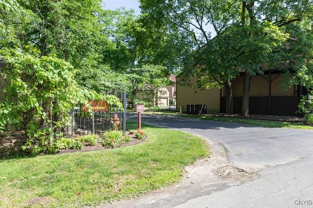 42 Nursery Lane, Syracuse, NY 13210