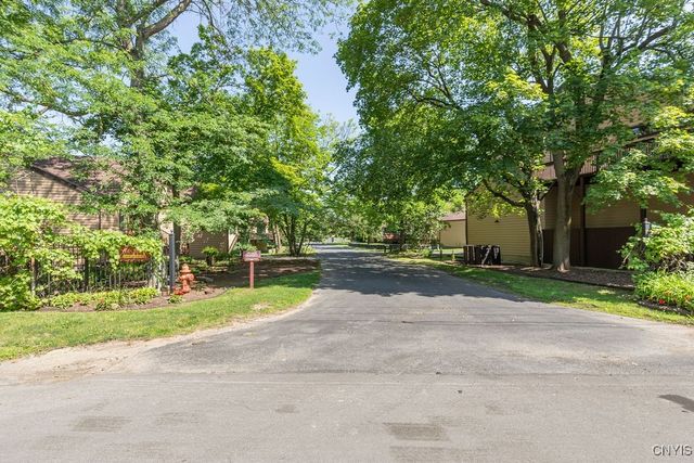 42 Nursery Lane, Syracuse, NY 13210