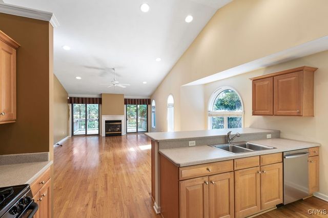 42 Nursery Lane, Syracuse, NY 13210