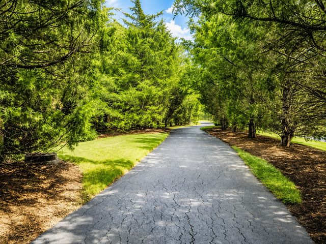 1050 Bradford Park Rd, Mount Juliet, TN 37122