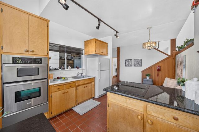 4520 S Land Park Dr, Sacramento, CA 95822
