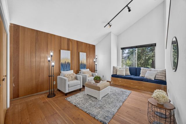 4520 S Land Park Dr, Sacramento, CA 95822