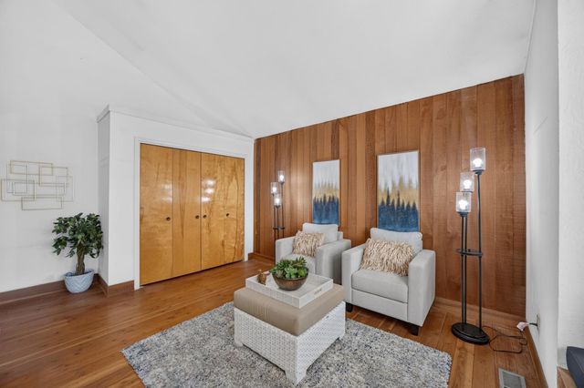 4520 S Land Park Dr, Sacramento, CA 95822