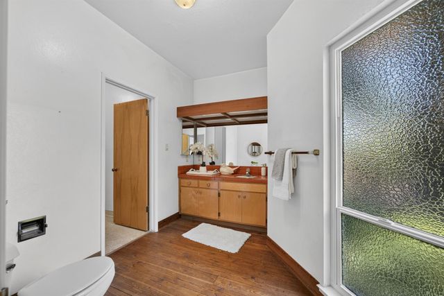 4520 S Land Park Dr, Sacramento, CA 95822
