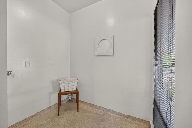 4520 S Land Park Dr, Sacramento, CA 95822