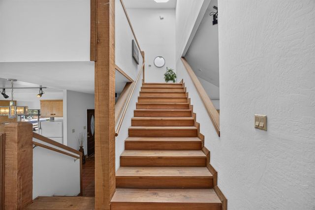 4520 S Land Park Dr, Sacramento, CA 95822