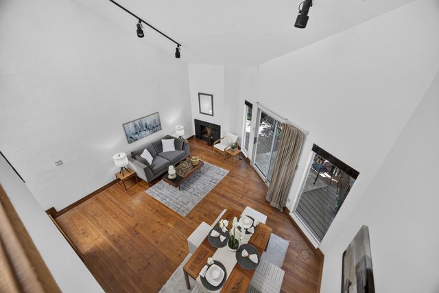 4520 S Land Park Dr, Sacramento, CA 95822