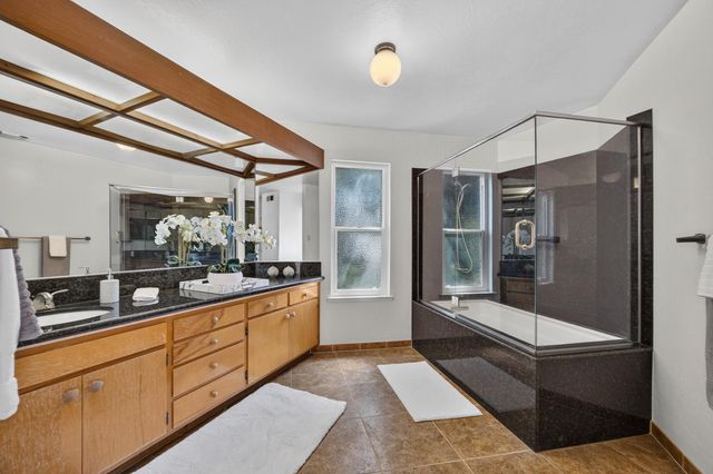 4520 S Land Park Dr, Sacramento, CA 95822