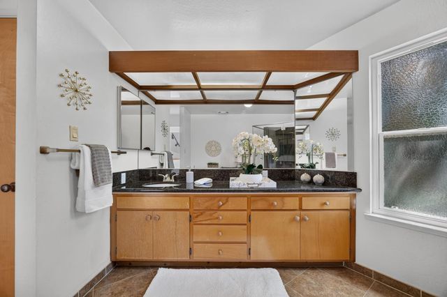 4520 S Land Park Dr, Sacramento, CA 95822