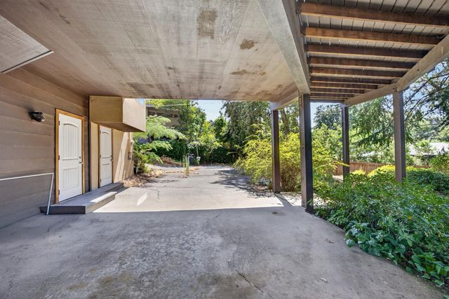 4520 S Land Park Dr, Sacramento, CA 95822