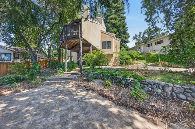 4520 S Land Park Dr, Sacramento, CA 95822