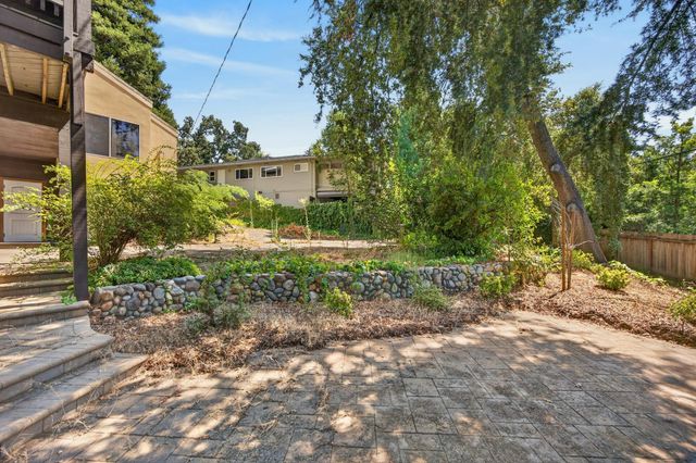 4520 S Land Park Dr, Sacramento, CA 95822