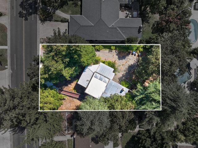 4520 S Land Park Dr, Sacramento, CA 95822