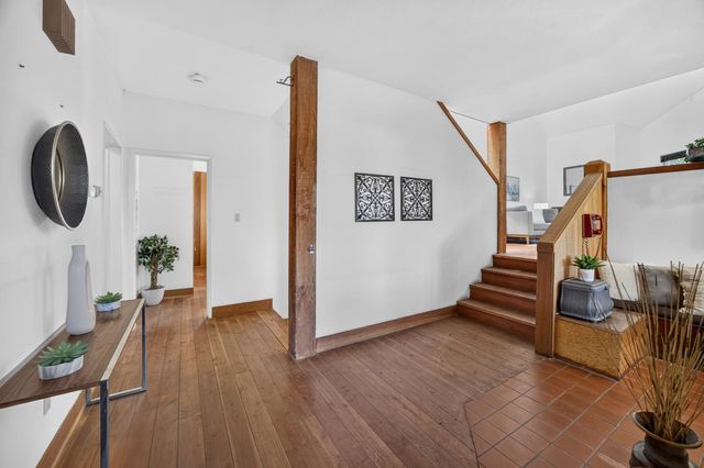 4520 S Land Park Dr, Sacramento, CA 95822