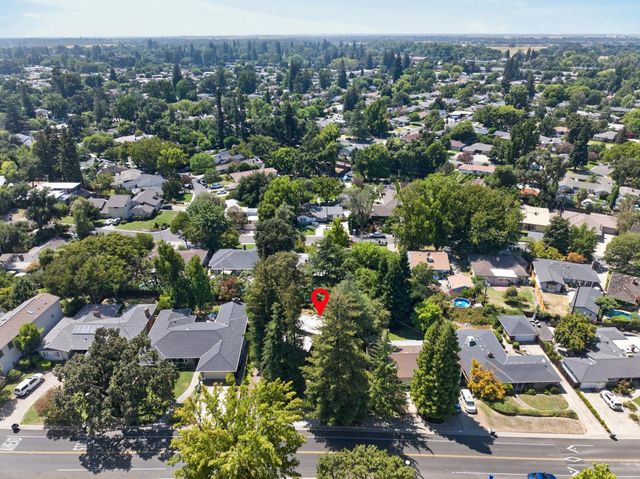 4520 S Land Park Dr, Sacramento, CA 95822