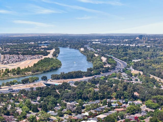 4520 S Land Park Dr, Sacramento, CA 95822